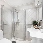 Hébergement de vacances Luxurious Boathouse With Private Dock In The Location In
