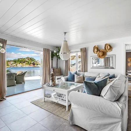 Luxurious Boathouse With Private Dock In The Location In * 아렌달