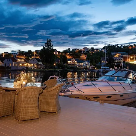 Luxurious Boathouse With Private Dock In The Location In Semesterbostad *