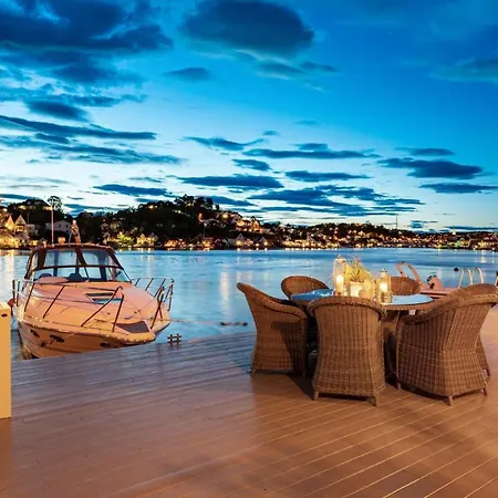 Luxurious Boathouse With Private Dock In The Location In Prázdninový dům Arendal