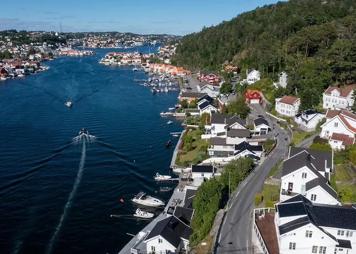 Luxurious Boathouse With Private Dock In The Location In Hébergement de vacances Arendal