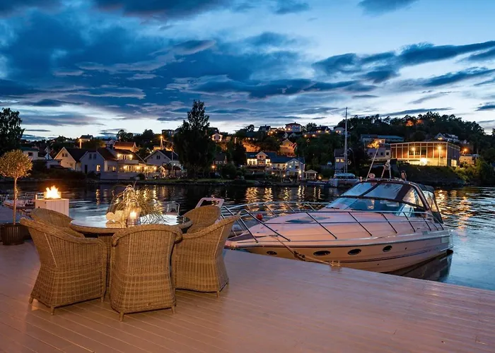 Luxurious Boathouse With Private Dock In The Location In Hébergement de vacances *