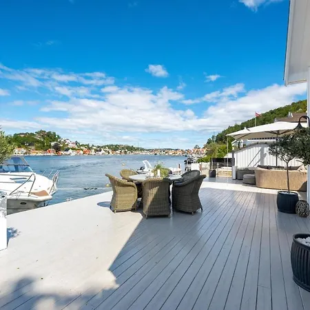 Дом отдыха Luxurious Boathouse With Private Dock In The Location In *